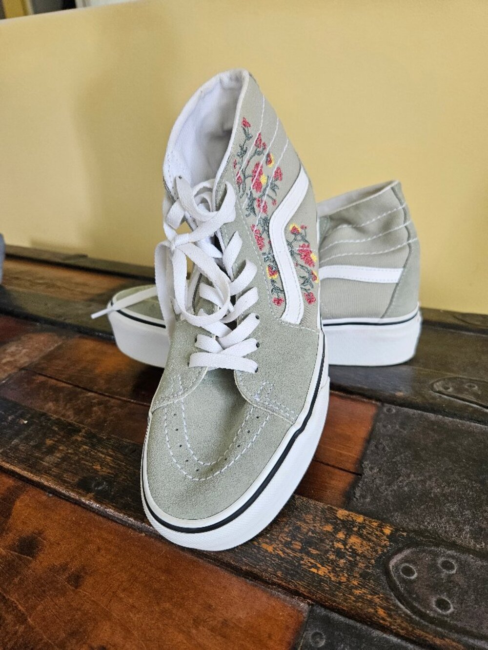 Like-New Vans Stackform SK8 High Top Sneaker